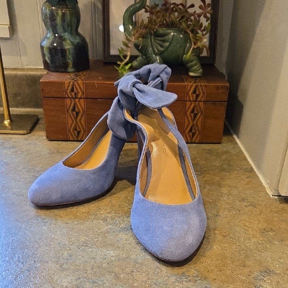 EUC Banana Republic Blue Suede Heels Size 7.5